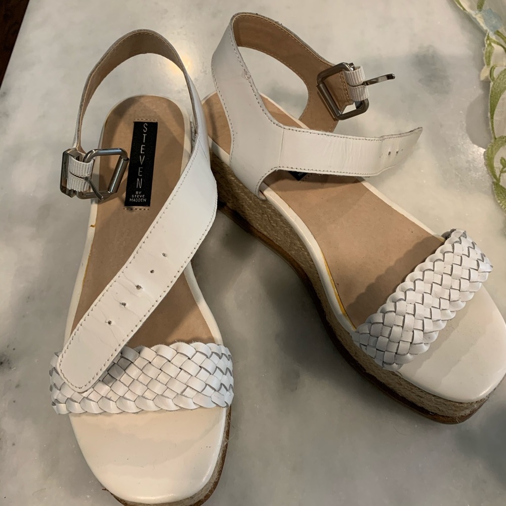 White sandal sz 10 Woven-look 3 inch wedge heel.